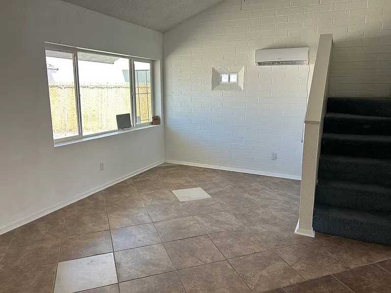 380 Riverfront Dr #A — Photo 3