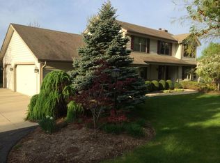 S69W29395 Valley Woods Pass, Mukwonago, WI 53149