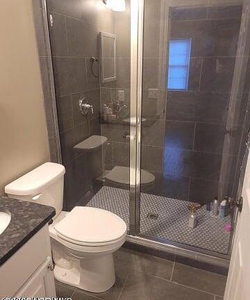 5th image of 1700 E 4th St