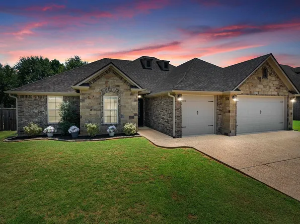 219 Saddle Brook Cir, Hallsville, TX 75650