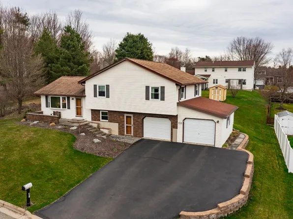 306 Landmark Dr, Endwell, NY 13760