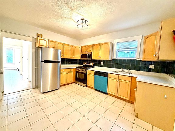 3rd image of 8 Berkeley St APT 1