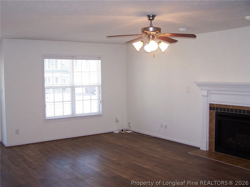 4 bed, 2.5 bath, 2218 sqft, $2,500 — Photo 2