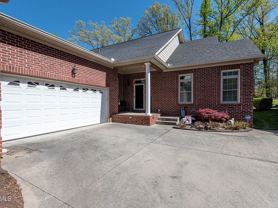 1st image of 2462 Mountain Dr