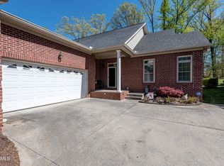 2462 Mountain Dr, Lenoir City, TN 37772
