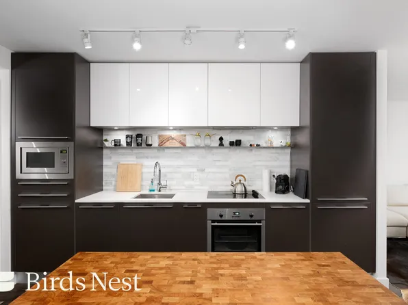 8131 Nunavut Ln #1603, Vancouver, BC V5X 0E2