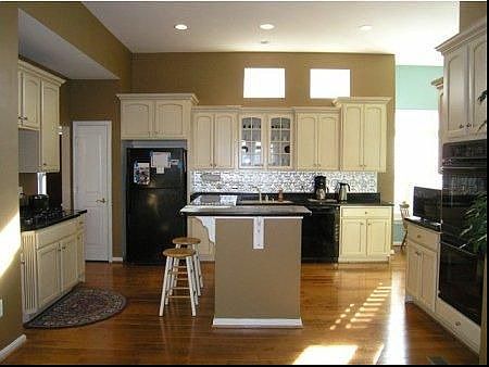 Gourmet Kitchen with Double Ovens
