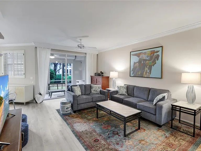 400 L Ambiance Cir #104 — Photo 6