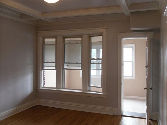 3rd image of 4827 N Sawyer Ave #2