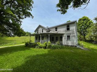 517 Ledgedale Rd, Lake Ariel, PA 18436