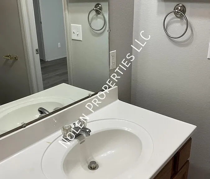 2213 E Post Oak Dr — Photo 15