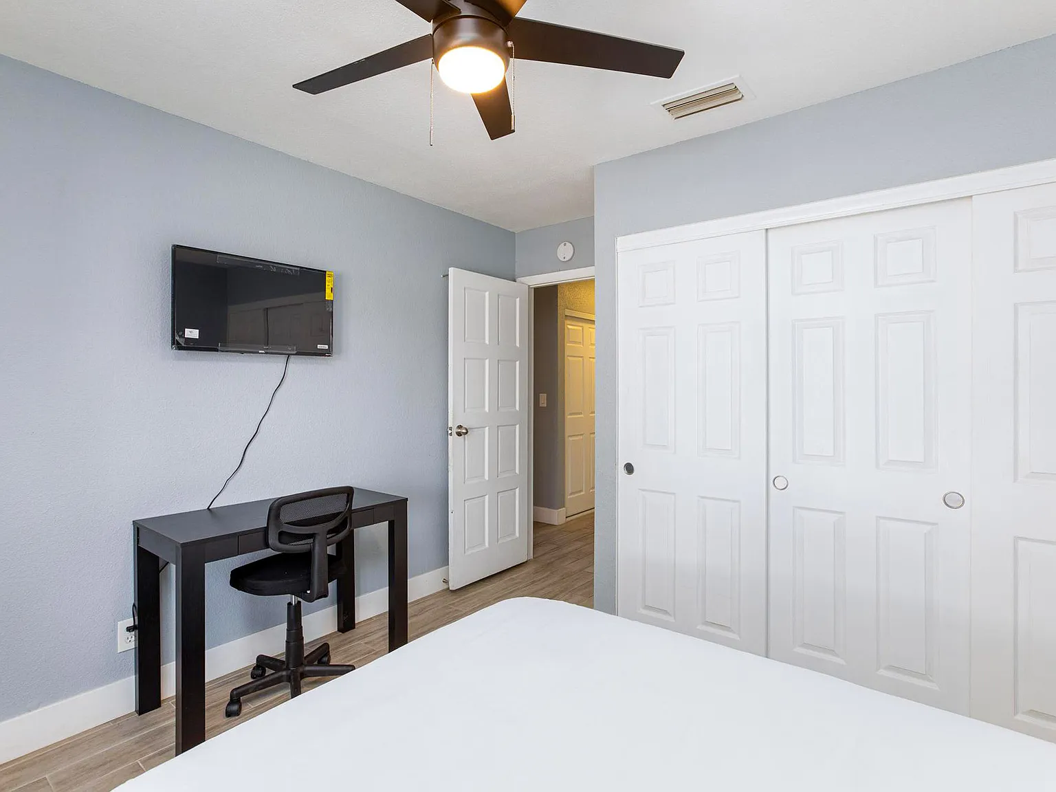 4 bed, 2.0 bath, 1220 sqft, $953 — Photo 3