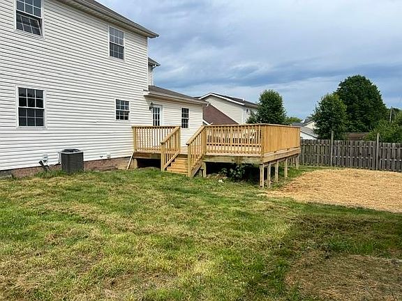 3rd image of 203 Nicole Dr