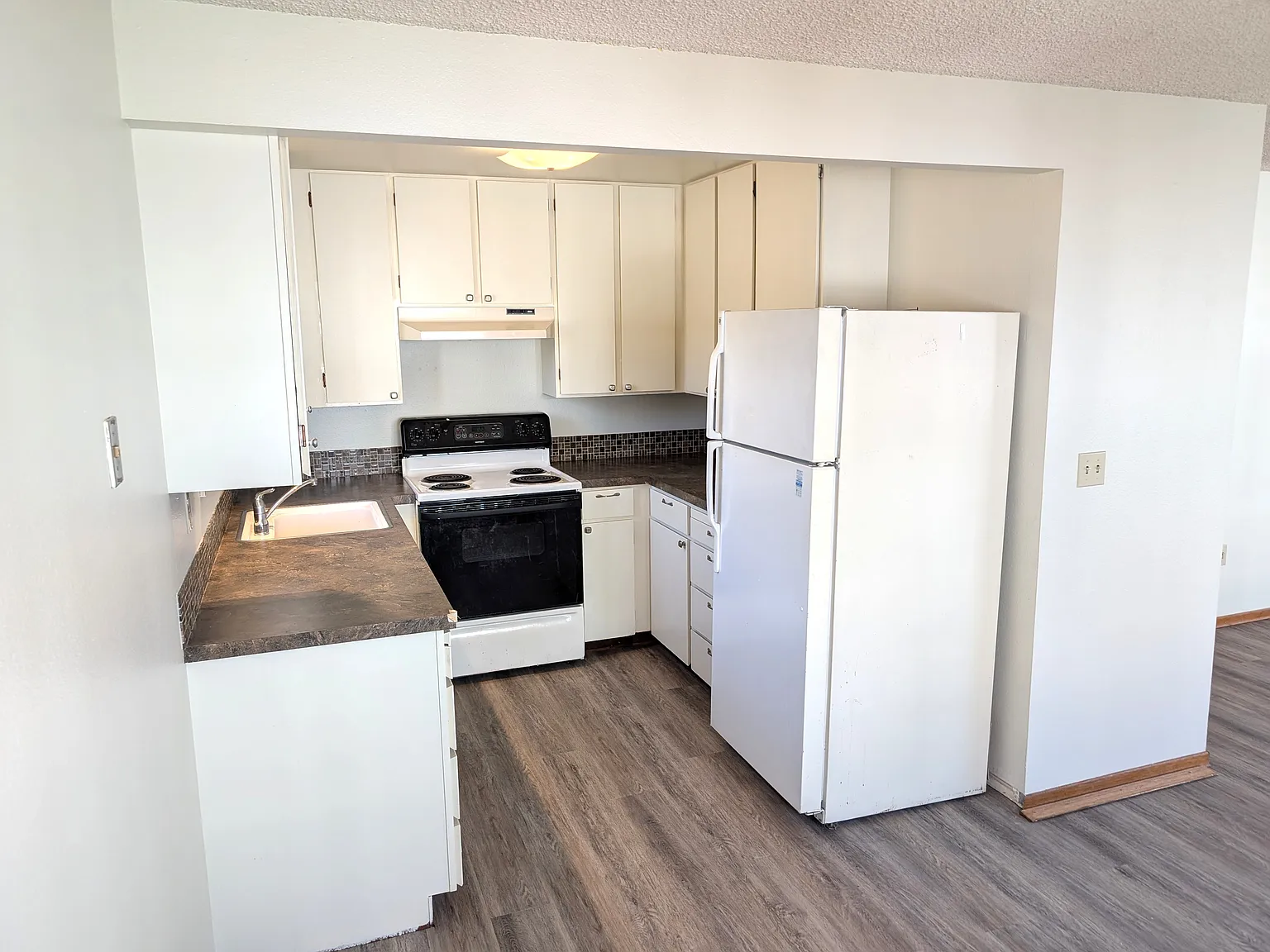 2 bed, 1000 sqft, $2,395 — Photo 3