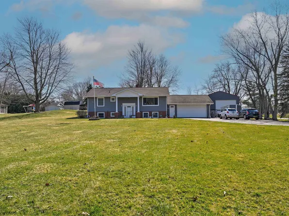 1408 N Hillview Dr, Syracuse, IN 46567