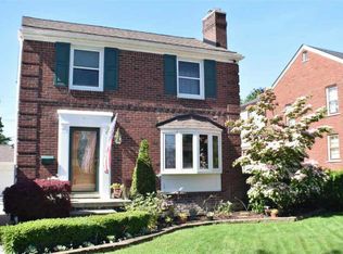 71 Vernier Rd, Grosse Pointe Shores, MI 48236