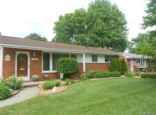 36824 Pinewood Rd, Wayne, MI 48184