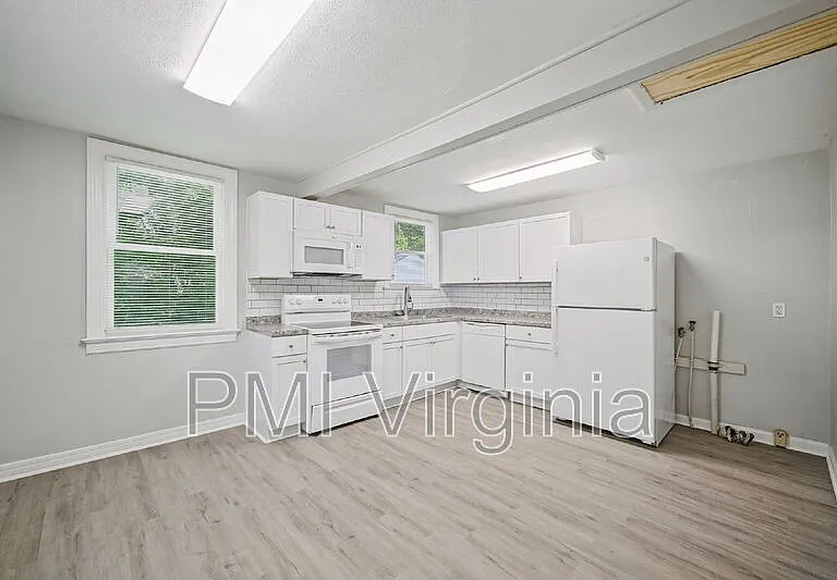 3407 Essex Cir — Photo 7