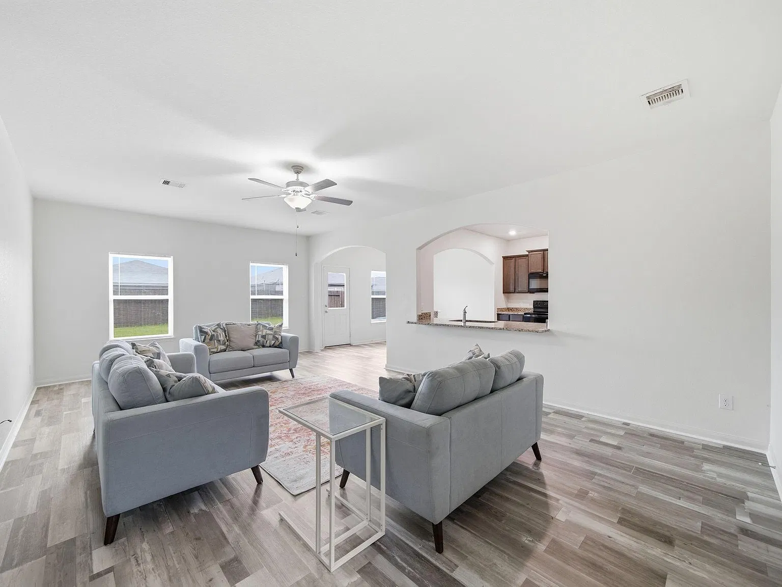 3 bed, 2.5 bath, 3360 sqft, $2,500 — Photo 4