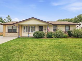 1097 Cypress Ln, Elk Grove Village, IL 60007