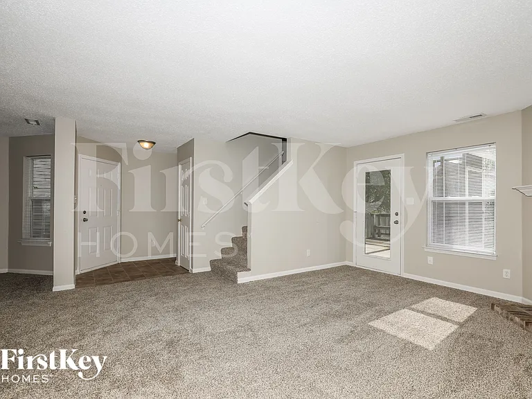 1180 Crescent Dr — Photo 3