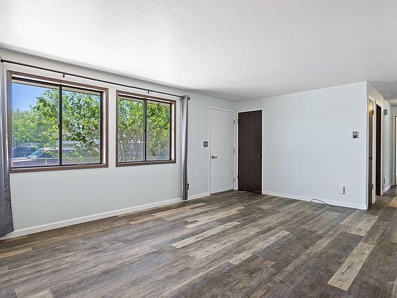 4th image of 718 18th Ave E