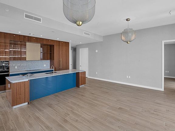 5th image of 2655 S Bayshore Dr #1212
