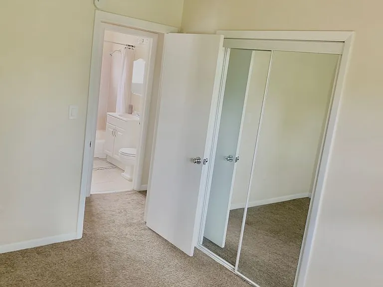 Palatine Park Apartments — Photo 22