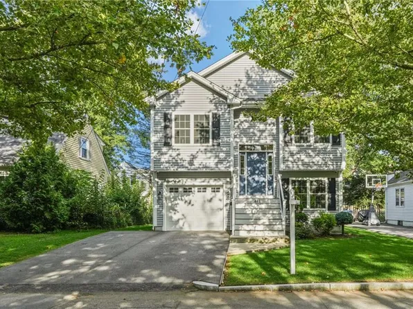 611 Pleasant Valley Pkwy, Providence, RI 02908