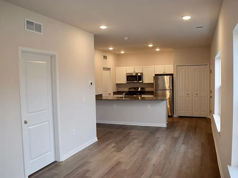 Towne Center Apartments — Photo 16