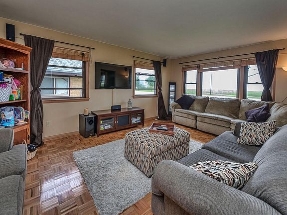 3rd image of 4023 S Lake Dr