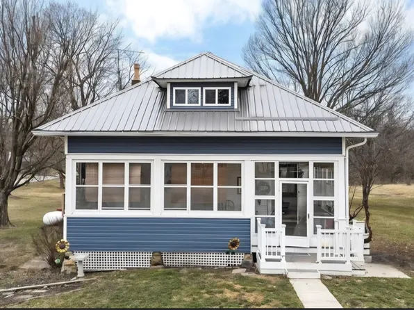 102 N Warren St, West Lebanon, IN 47991