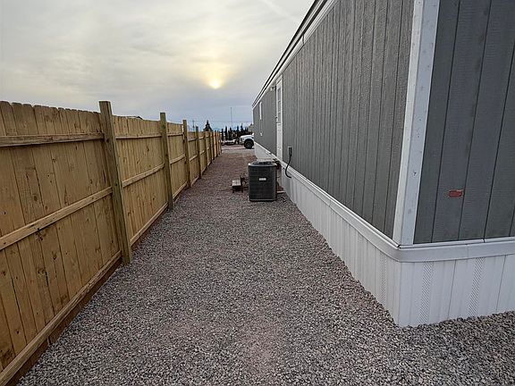 4th image of 21 Nogal St