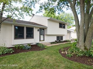 1517 Ronzheimer Ave, St Charles, IL 60174