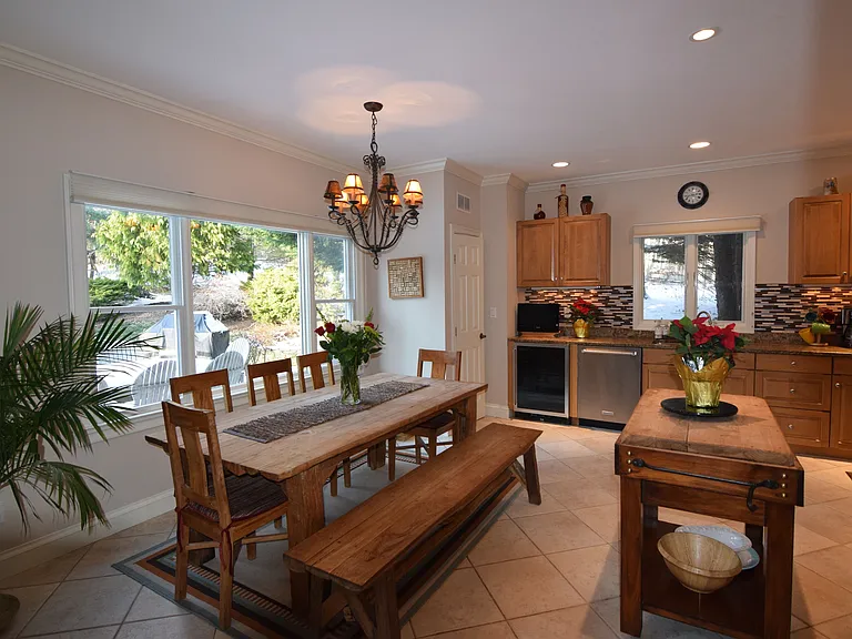 Lillian Ln — Photo 30