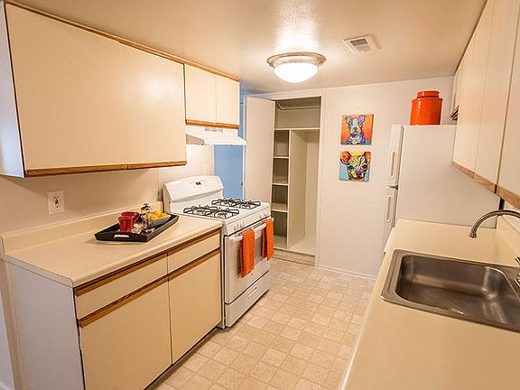 3rd image of 2224 Glencoe Hills Dr APT 11