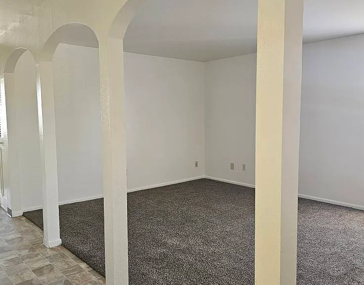 Chateau Villa Apartments — Photo 11