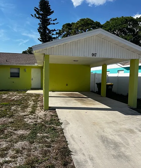 917 Royal Palm Dr — Photo 13