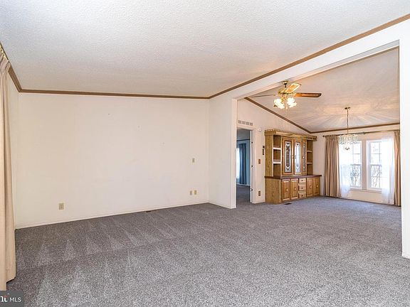 5th image of 13 Asheton Ln