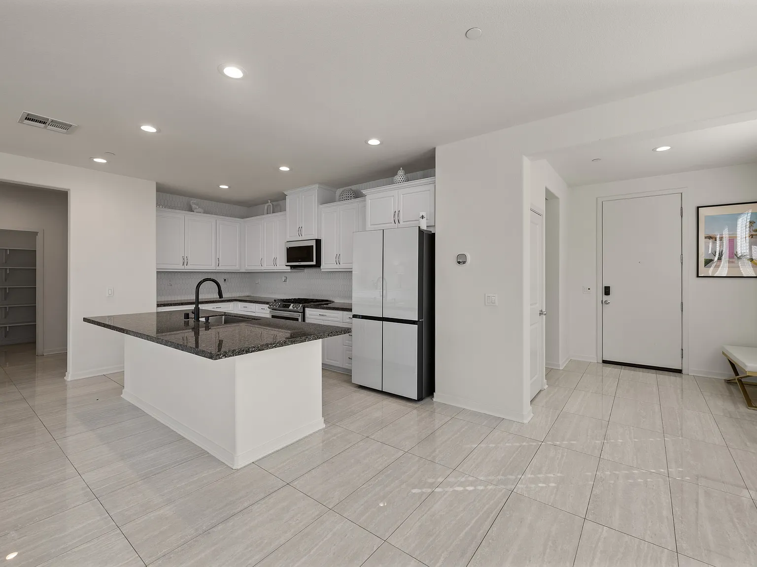 4 bed, 3.5 bath, 2620 sqft, $4,300 — Photo 4
