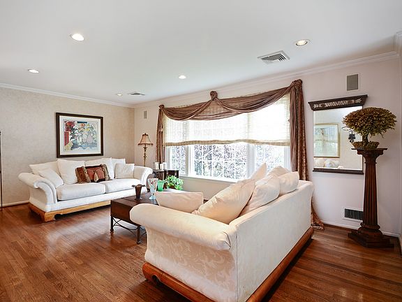3rd image of 21 Connel Dr