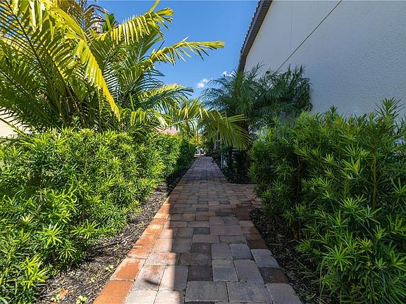 5th image of 335 Coco Plum Ct