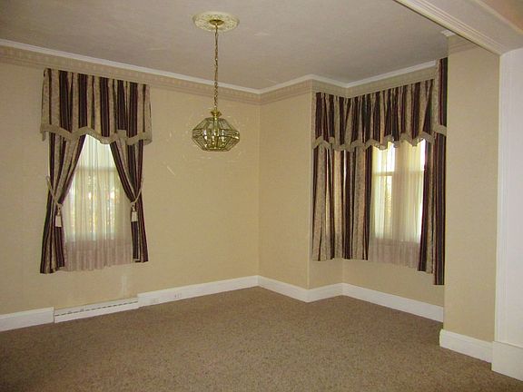 Dining Room 11'8"x11'10"