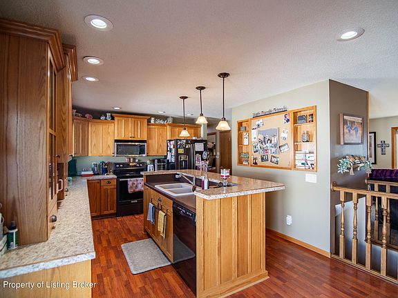 5th image of 902 1st St NW