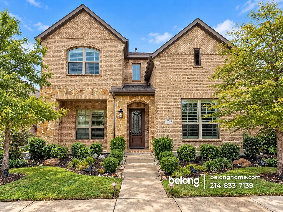 12746 Royal Oaks Ln