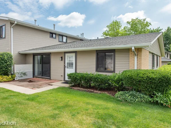 124 Fairlane Ct APT C, Bloomingdale, IL 60108