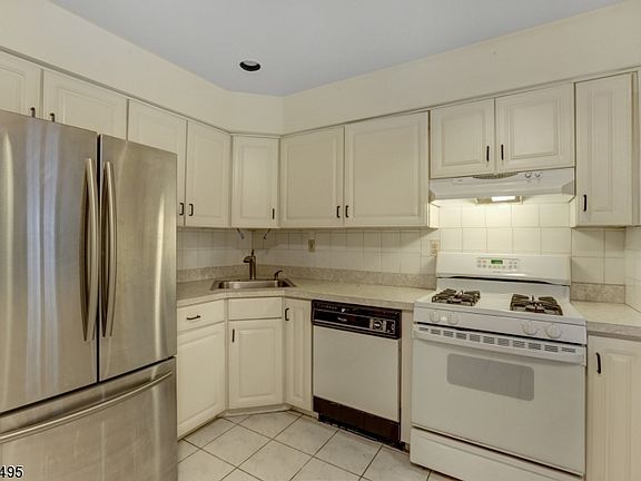 3rd image of 1160 Oakcroft Ln