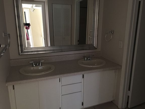 4th image of 3259 Gardens East Dr APT B
