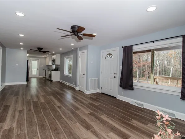2125 Burgess Rd, Chester, VA 23836