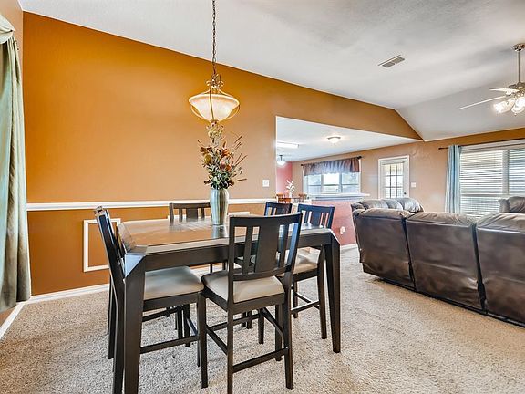 3rd image of 6920 Meadow Bend Dr
